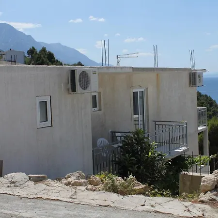 And With Parking Space Brela, Makarska - 6895 Guest house