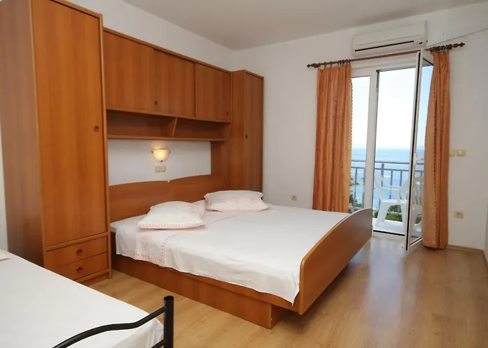 With Parking Space Brela, Makarska - 6895 Brela
